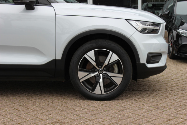 Volvo XC40 Recharge P8 AWD R-Design / SoH 92,1% / Trekhaak / Panoramadak / Camera / Keyless / Harman Kardon / 19'' / Half leder / Stuur+Stoelverwarming / DAB / Dodehoek / ACC