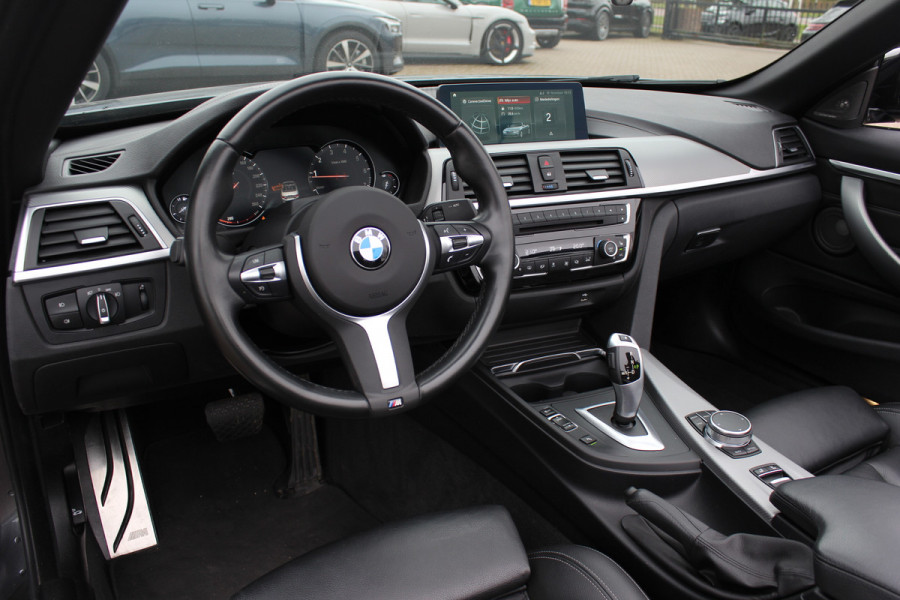BMW 4 Serie Cabrio 420i High Executive Ed. M Sport / Camera / Leder / Harman Kardon / Nekverwarming / 19'' / Navigatie / Windscherm / DAB / Stoelverwarming / Cruise Control