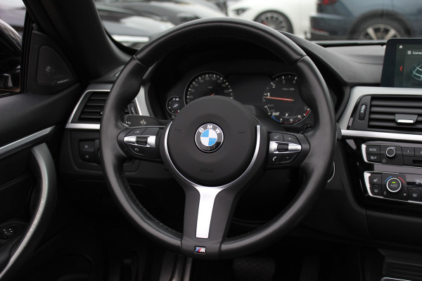 BMW 4 Serie Cabrio 420i High Executive Ed. M Sport / Camera / Leder / Harman Kardon / Nekverwarming / 19'' / Navigatie / Windscherm / DAB / Stoelverwarming / Cruise Control