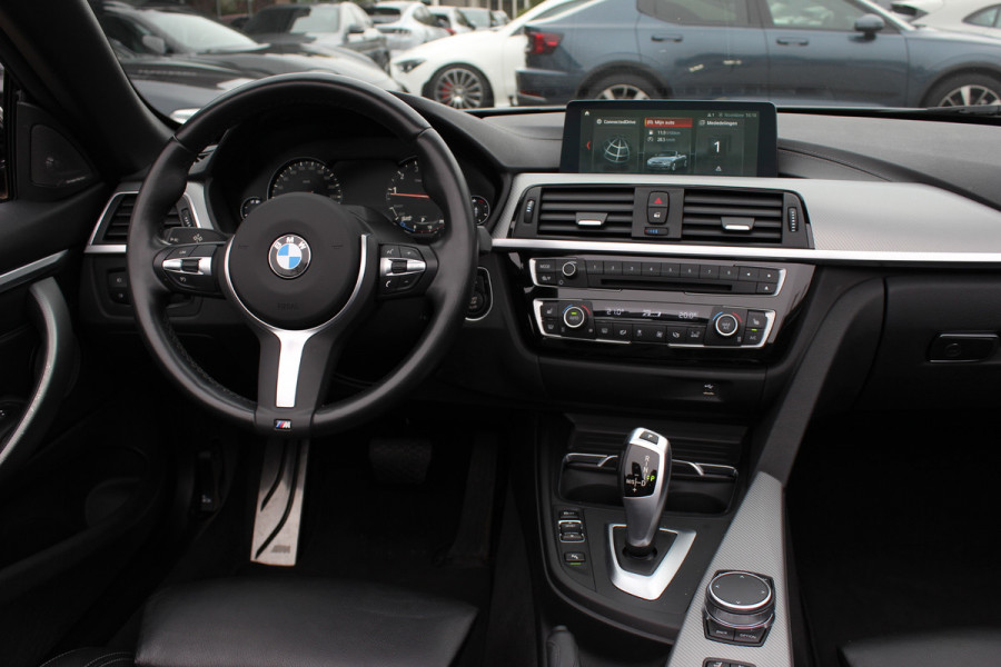 BMW 4 Serie Cabrio 420i High Executive Ed. M Sport / Camera / Leder / Harman Kardon / Nekverwarming / 19'' / Navigatie / Windscherm / DAB / Stoelverwarming / Cruise Control