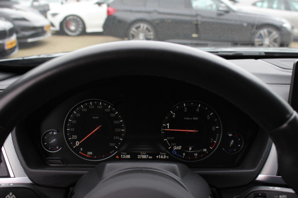 BMW 4 Serie Cabrio 420i High Executive Ed. M Sport / Camera / Leder / Harman Kardon / Nekverwarming / 19'' / Navigatie / Windscherm / DAB / Stoelverwarming / Cruise Control