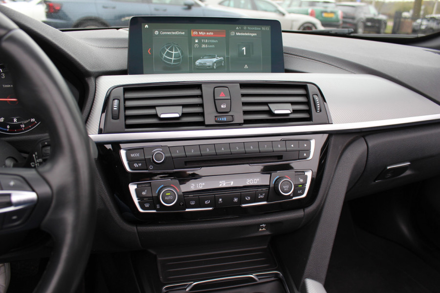 BMW 4 Serie Cabrio 420i High Executive Ed. M Sport / Camera / Leder / Harman Kardon / Nekverwarming / 19'' / Navigatie / Windscherm / DAB / Stoelverwarming / Cruise Control