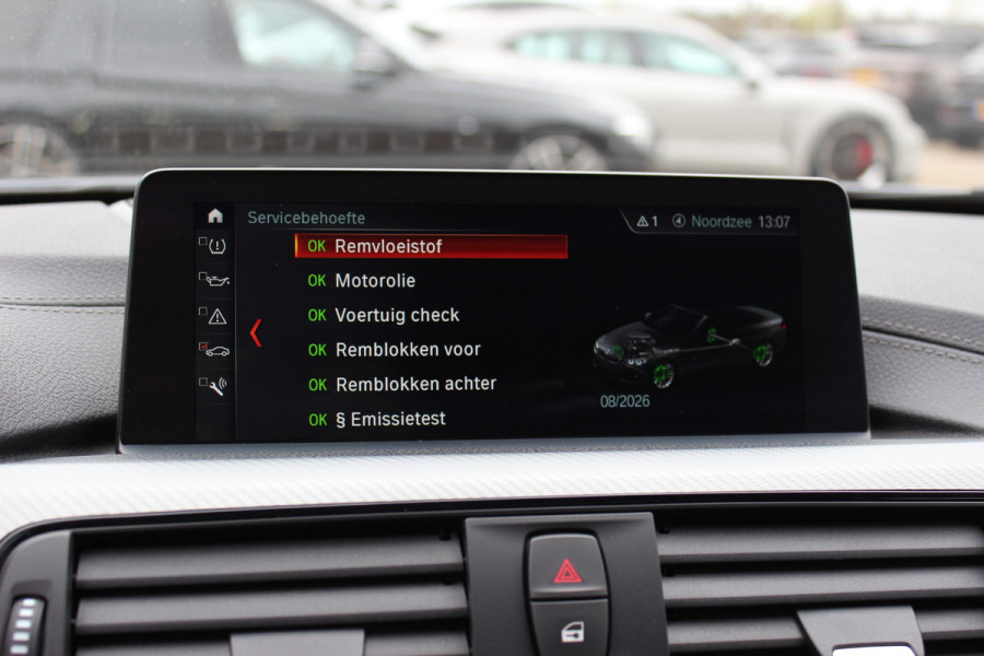 BMW 4 Serie Cabrio 420i High Executive Ed. M Sport / Camera / Leder / Harman Kardon / Nekverwarming / 19'' / Navigatie / Windscherm / DAB / Stoelverwarming / Cruise Control