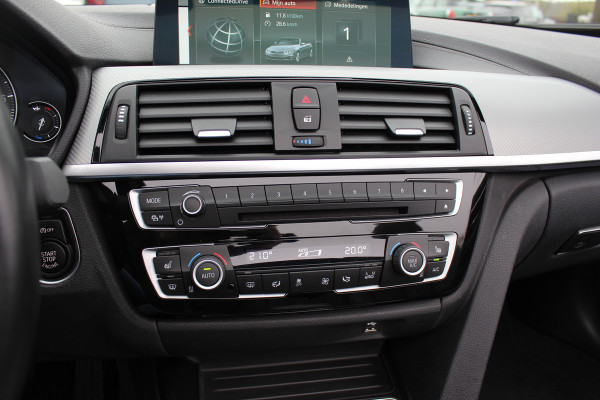 BMW 4 Serie Cabrio 420i High Executive Ed. M Sport / Camera / Leder / Harman Kardon / Nekverwarming / 19'' / Navigatie / Windscherm / DAB / Stoelverwarming / Cruise Control