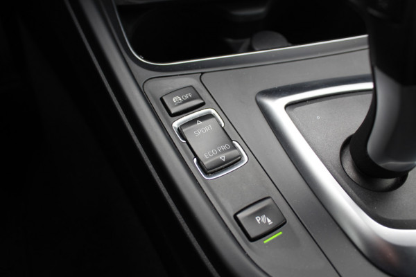 BMW 4 Serie Cabrio 420i High Executive Ed. M Sport / Camera / Leder / Harman Kardon / Nekverwarming / 19'' / Navigatie / Windscherm / DAB / Stoelverwarming / Cruise Control