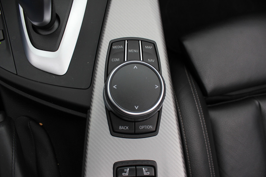 BMW 4 Serie Cabrio 420i High Executive Ed. M Sport / Camera / Leder / Harman Kardon / Nekverwarming / 19'' / Navigatie / Windscherm / DAB / Stoelverwarming / Cruise Control