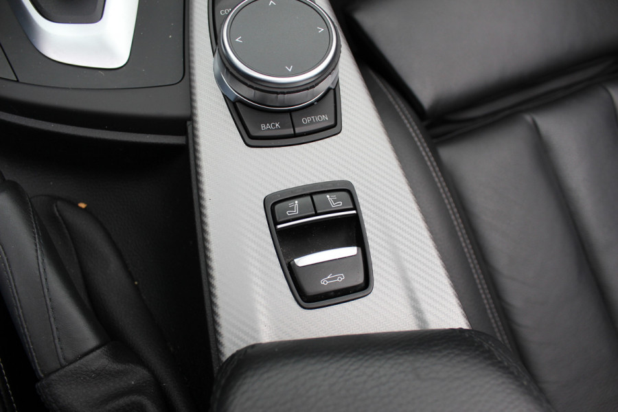 BMW 4 Serie Cabrio 420i High Executive Ed. M Sport / Camera / Leder / Harman Kardon / Nekverwarming / 19'' / Navigatie / Windscherm / DAB / Stoelverwarming / Cruise Control