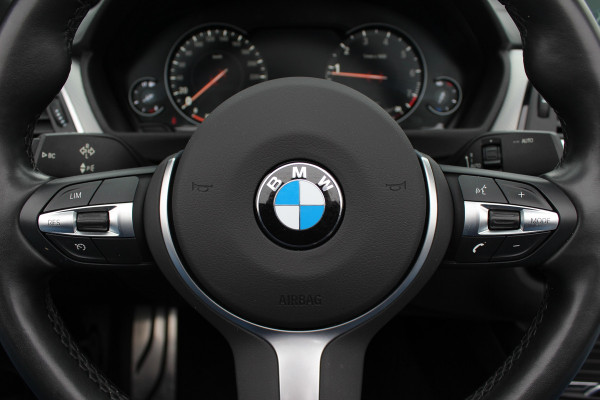 BMW 4 Serie Cabrio 420i High Executive Ed. M Sport / Camera / Leder / Harman Kardon / Nekverwarming / 19'' / Navigatie / Windscherm / DAB / Stoelverwarming / Cruise Control