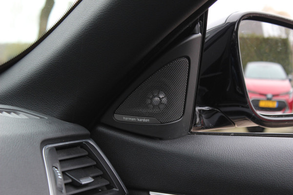 BMW 4 Serie Cabrio 420i High Executive Ed. M Sport / Camera / Leder / Harman Kardon / Nekverwarming / 19'' / Navigatie / Windscherm / DAB / Stoelverwarming / Cruise Control