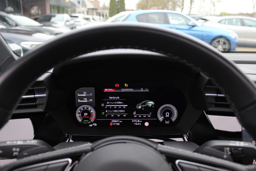 Audi A3 Sportback 45 TFSI e S edition Competition / Trekhaak / Panoramadak / CarPlay / Matrix LED / Keyless / Parkeerhulp V+A / 18'' / Half leder / Navigatie / DAB / Dodehoek / Stoelverwarming / ACC