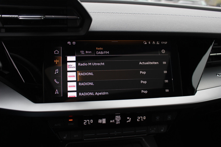 Audi A3 Sportback 45 TFSI e S edition Competition / Trekhaak / Panoramadak / CarPlay / Matrix LED / Keyless / Parkeerhulp V+A / 18'' / Half leder / Navigatie / DAB / Dodehoek / Stoelverwarming / ACC