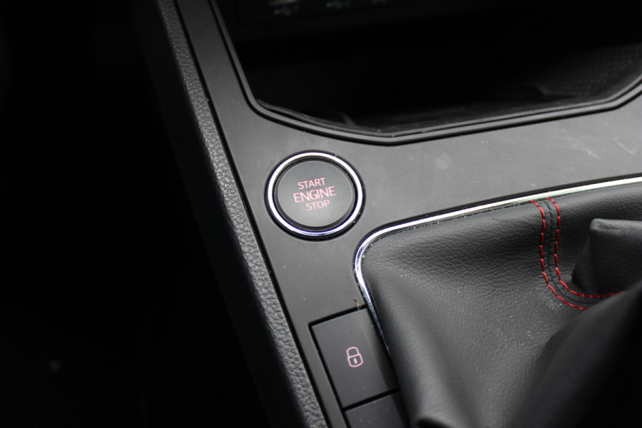 Seat Ibiza 1.0 TSI FR Business Intense / Camera / CarPlay / Keyless / 18'' / DAB / Stoelverwarming / ACC