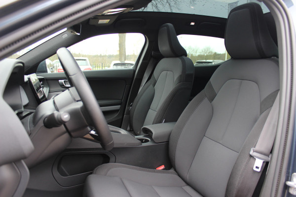 Polestar 2 Long Range Dual Motor Launch Edition 78kWh / SoH 92,9% / Trekhaak / Panoramadak / 360Camera / Luxe Leder / Keyless / 19'' / Stuurverwarming / Navigatie / DAB / ACC / Virtual Cockpit