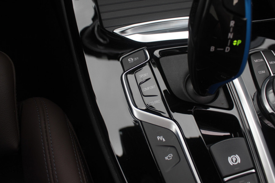 BMW iX3 Executive 80 kWh / Panoramadak / Camera / Head-up / 20'' / Leder / Harman Kardon / Navigatie / Memory seats / Dodehoek / DAB / Stoelverwarming / Cruise Control Adaptief