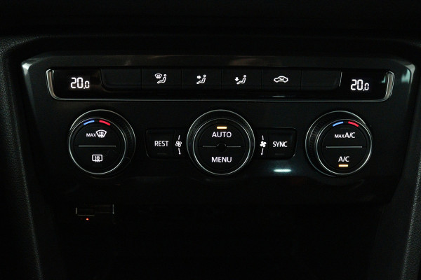 Volkswagen Tiguan 1.5 TSI Comfortline Business (NAVIGATIE, TREKHAAK, 360 CAMERA, VIRTUAL COCKPIT, LED)