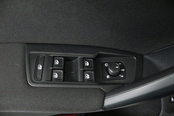 Volkswagen Tiguan 1.5 TSI Comfortline Business (NAVIGATIE, TREKHAAK, 360 CAMERA, VIRTUAL COCKPIT, LED)