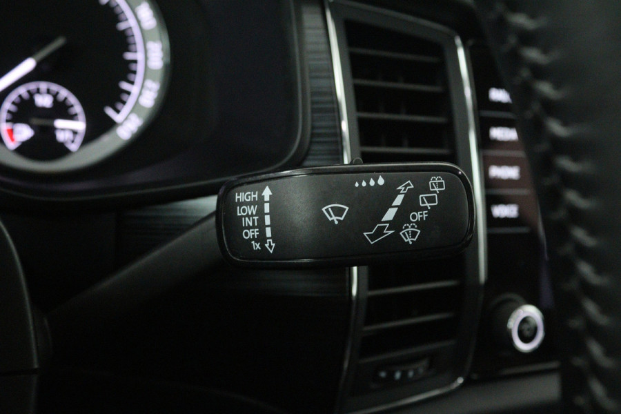 Škoda Kodiaq 1.5 TSI Business Edition 7p. (TREKHAAK, NAVI, CAMERA, PDC, STOELVERWARMING, 1e EIGENAAR, CARPLAY, GOED ONDERHOUDEN)