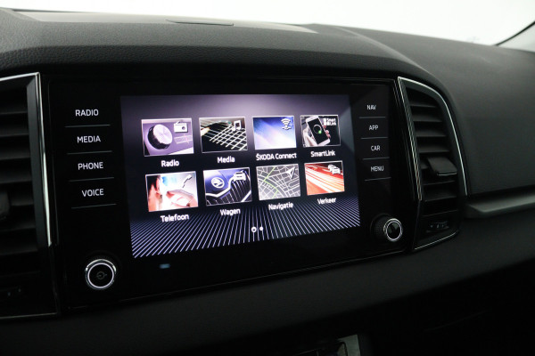 Škoda Karoq 1.0 TSI Clever Edition (NAVIGATIE, STOELVERWARMING, PARKEERSENSOREN, CARPLAY)