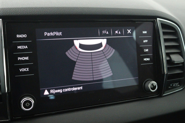 Škoda Karoq 1.0 TSI Clever Edition (NAVIGATIE, STOELVERWARMING, PARKEERSENSOREN, CARPLAY)