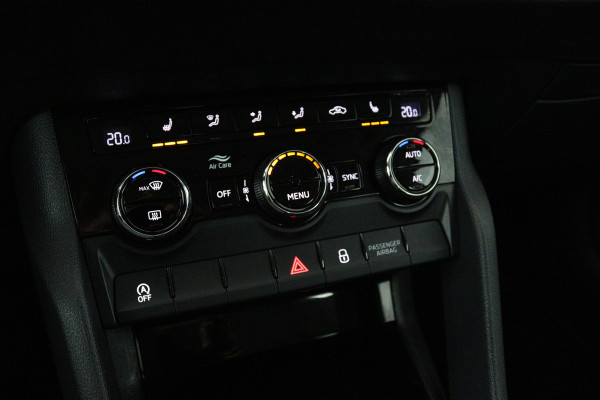 Škoda Karoq 1.0 TSI Clever Edition (NAVIGATIE, STOELVERWARMING, PARKEERSENSOREN, CARPLAY)