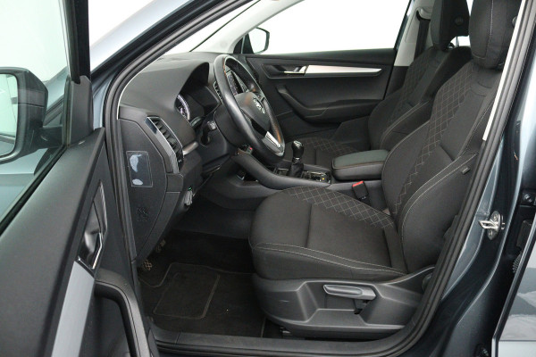 Škoda Karoq 1.0 TSI Clever Edition (NAVIGATIE, STOELVERWARMING, PARKEERSENSOREN, CARPLAY)