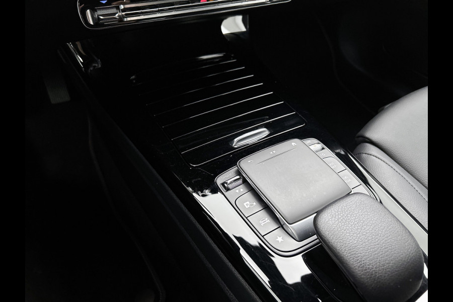 Mercedes-Benz A-Klasse 180 Business Solution Luxury Ledkoplampen | Sfeerverlichting | Stoelverwarming | Parkeerpakket met achteruitrijcamera. Inclusief 48 maanden MB Certified garantie voor Europa.