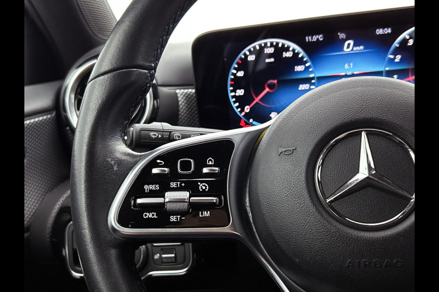 Mercedes-Benz A-Klasse 180 Business Solution Luxury Ledkoplampen | Sfeerverlichting | Stoelverwarming | Parkeerpakket met achteruitrijcamera. Inclusief 48 maanden MB Certified garantie voor Europa.