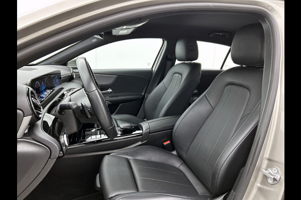Mercedes-Benz A-Klasse 180 Business Solution Luxury Ledkoplampen | Sfeerverlichting | Stoelverwarming | Parkeerpakket met achteruitrijcamera. Inclusief 48 maanden MB Certified garantie voor Europa.