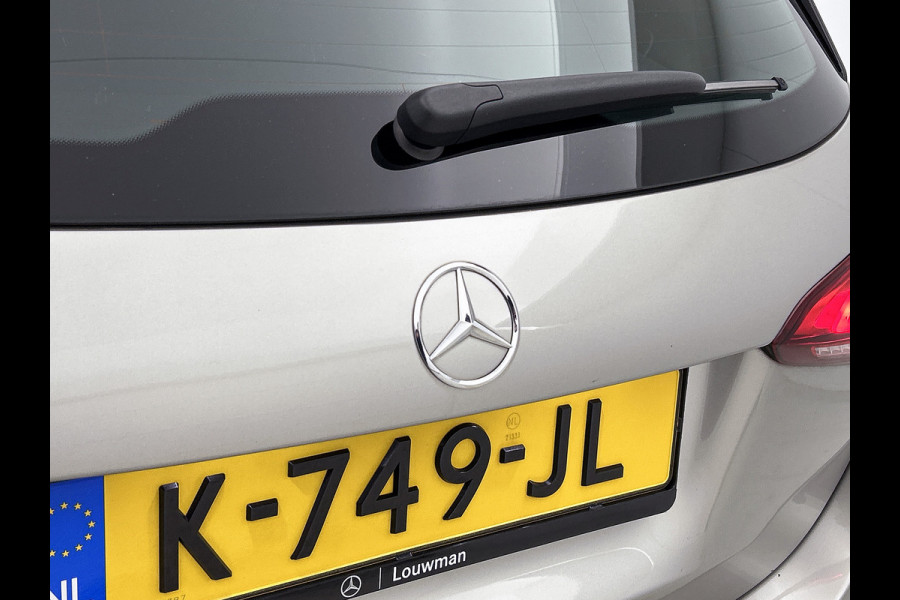 Mercedes-Benz A-Klasse 180 Business Solution Luxury Ledkoplampen | Sfeerverlichting | Stoelverwarming | Parkeerpakket met achteruitrijcamera. Inclusief 48 maanden MB Certified garantie voor Europa.