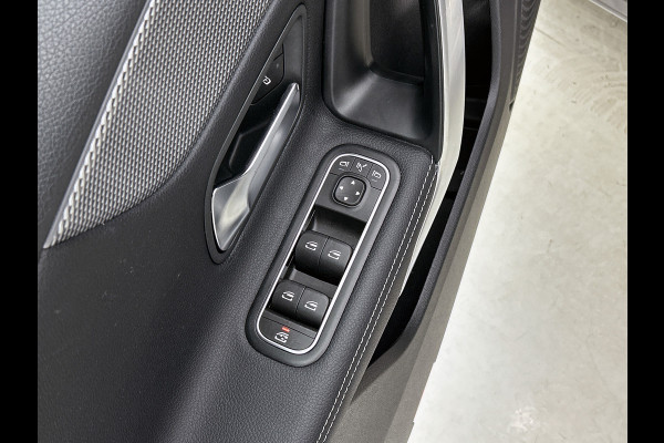 Mercedes-Benz A-Klasse 180 Business Solution Luxury Ledkoplampen | Sfeerverlichting | Stoelverwarming | Parkeerpakket met achteruitrijcamera. Inclusief 48 maanden MB Certified garantie voor Europa.