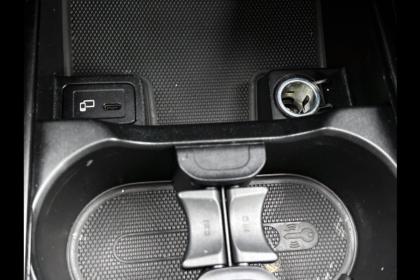 Mercedes-Benz A-Klasse 180 Business Solution Luxury Ledkoplampen | Sfeerverlichting | Stoelverwarming | Parkeerpakket met achteruitrijcamera. Inclusief 48 maanden MB Certified garantie voor Europa.