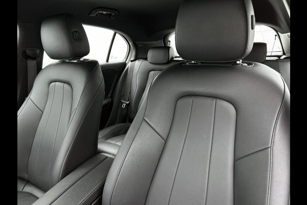 Mercedes-Benz A-Klasse 180 Business Solution Luxury Ledkoplampen | Sfeerverlichting | Stoelverwarming | Parkeerpakket met achteruitrijcamera. Inclusief 48 maanden MB Certified garantie voor Europa.