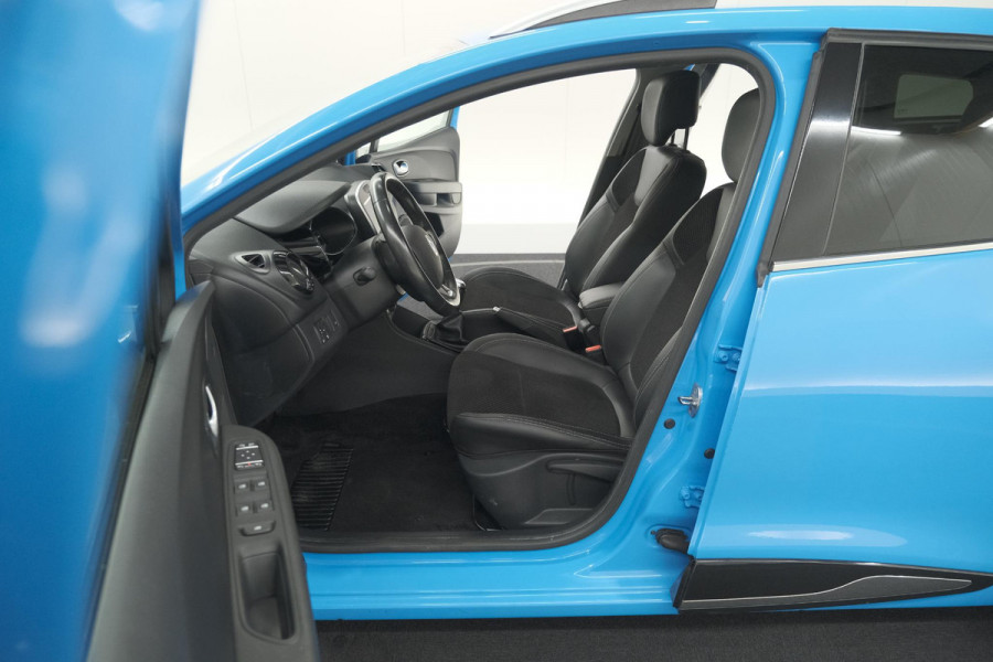 Renault Clio Estate TCe 90 Intens | Navigatie | Parkeersensoren | Half Leder | Climate Control | Dakrails