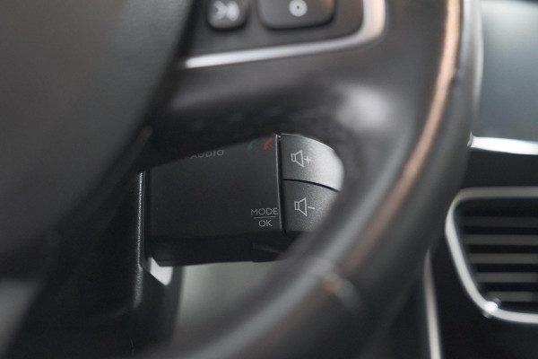 Renault Clio Estate TCe 90 Intens | Navigatie | Parkeersensoren | Half Leder | Climate Control | Dakrails