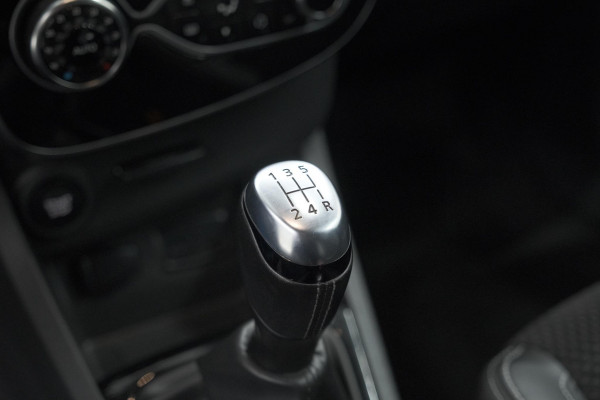 Renault Clio Estate TCe 90 Intens | Navigatie | Parkeersensoren | Half Leder | Climate Control | Dakrails