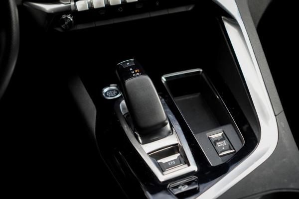 Peugeot 3008 1.6 HYbrid4 300 GT / Dode Hoek / Zwart Dak / Parelmoer Wit / Carplay