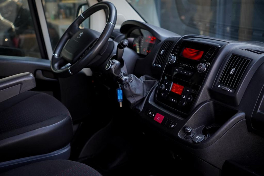 Peugeot Boxer 335 2.2 BlueHDi 165 L3H2 Pro / Oprijwagen / Autotransport / 1290 kg laadgewicht / Luchtvering / Lier / Jegger Alu Opbouw