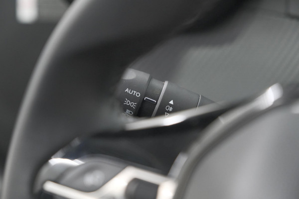 Peugeot e-208 EV Allure 50 kWh | Parkeersensoren | Apple Carplay | Climate Control | 3-fasen