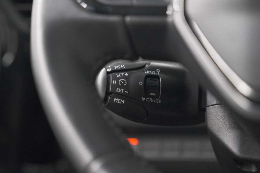 Peugeot e-208 EV Allure 50 kWh | Parkeersensoren | Apple Carplay | Climate Control | 3-fasen