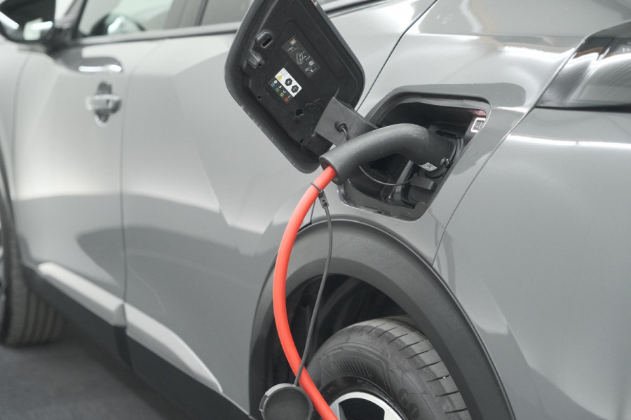 Peugeot e-2008 EV Allure 54 kWh | 3 Fase Laadfunctie | Camera | Navigatie | Apple Carplay