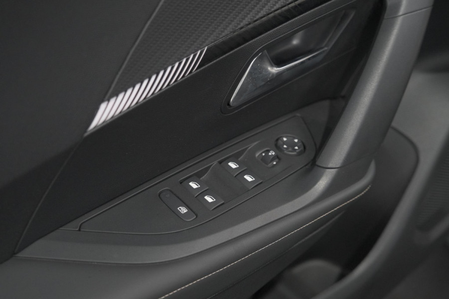 Peugeot e-2008 EV Allure 54 kWh | 3 Fase Laadfunctie | Camera | Navigatie | Apple Carplay