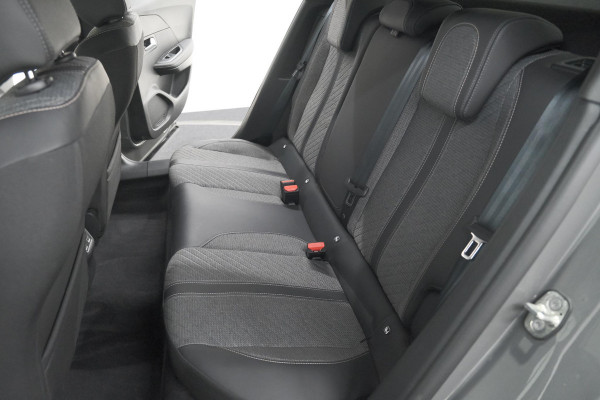 Peugeot e-2008 EV Allure 54 kWh | 3 Fase Laadfunctie | Camera | Navigatie | Apple Carplay