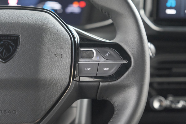 Peugeot e-2008 EV Allure 54 kWh | 3 Fase Laadfunctie | Camera | Navigatie | Apple Carplay