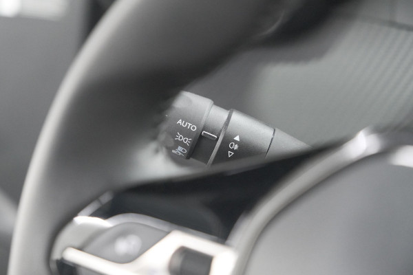 Peugeot e-2008 EV Allure 54 kWh | 3 Fase Laadfunctie | Camera | Navigatie | Apple Carplay