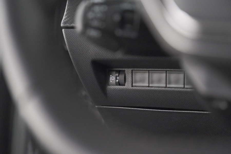 Peugeot e-2008 EV Allure 54 kWh | 3 Fase Laadfunctie | Camera | Navigatie | Apple Carplay