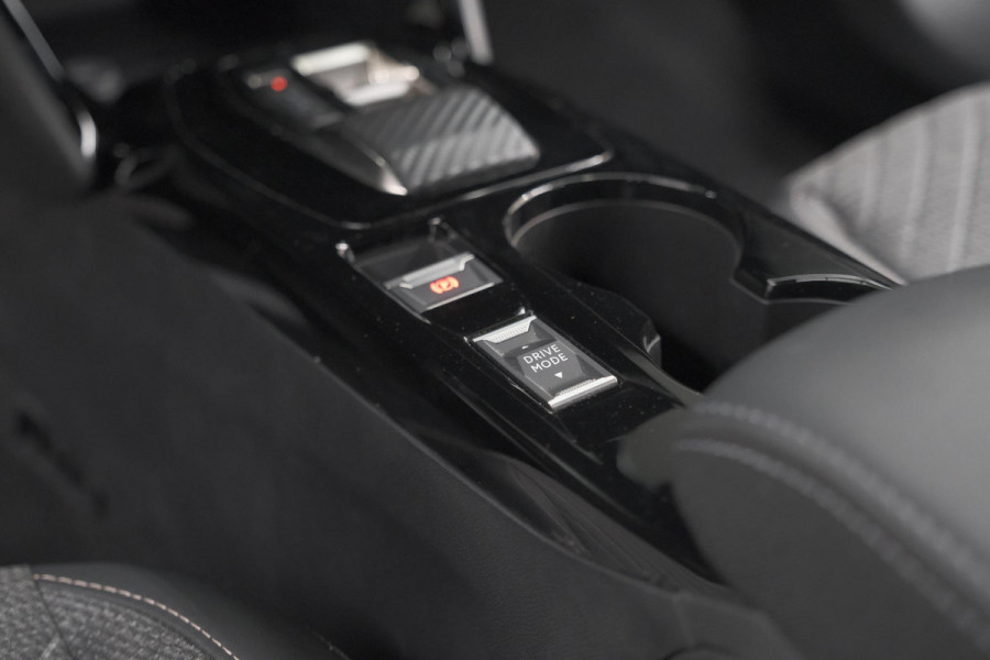 Peugeot e-2008 EV Allure 54 kWh | 3 Fase Laadfunctie | Camera | Navigatie | Apple Carplay