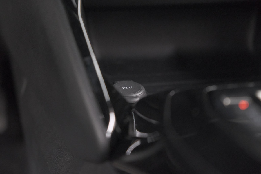 Peugeot e-2008 EV Allure 54 kWh | 3 Fase Laadfunctie | Camera | Navigatie | Apple Carplay