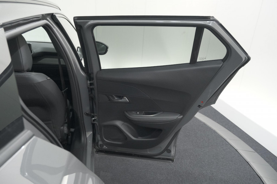 Peugeot e-2008 EV Allure 54 kWh | 3 Fase Laadfunctie | Camera | Navigatie | Apple Carplay