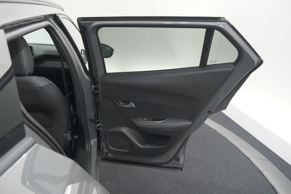 Peugeot e-2008 EV Allure 54 kWh | 3 Fase Laadfunctie | Camera | Navigatie | Apple Carplay