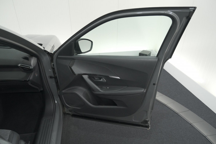 Peugeot e-2008 EV Allure 54 kWh | 3 Fase Laadfunctie | Camera | Navigatie | Apple Carplay